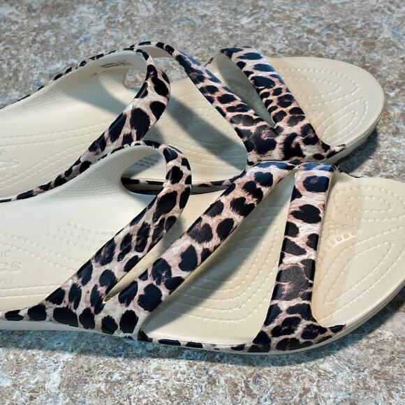 Crocs Women's Animal Print Kadee II Strappy Iconic Comfort Sandals Size 10 EUC - Picture 7 of 9
